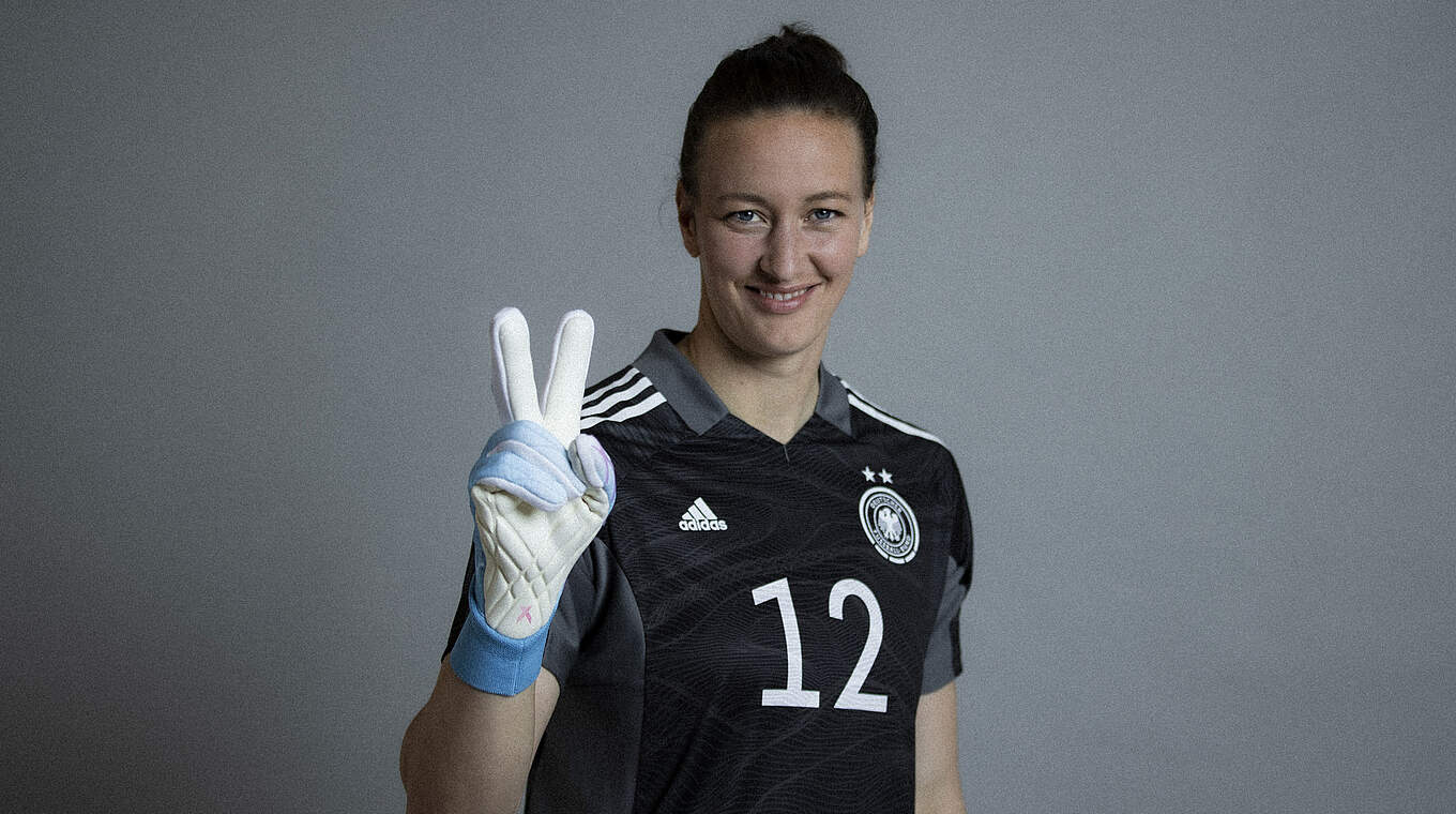 Almuth Schult bringt drittes Kind zur Welt DFB Deutscher Fußball