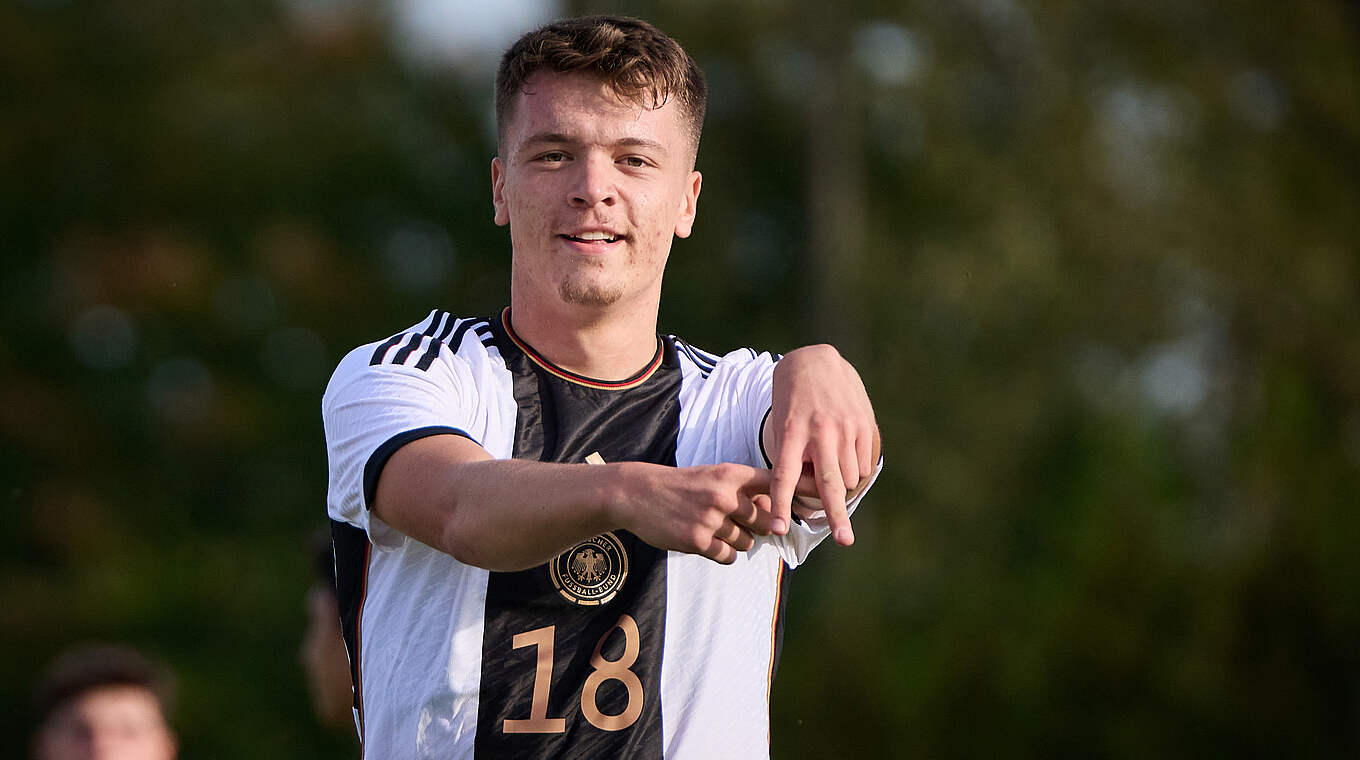 U 19 siegt deutlich gegen Kasachstan DFB Deutscher FußballBund e.V.