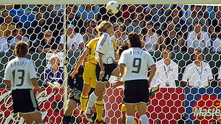 Golden Goal: Nia Künzer (3.v.l.) köpft Deutschland in der 98. Minute zum WM-Titel © Getty Images