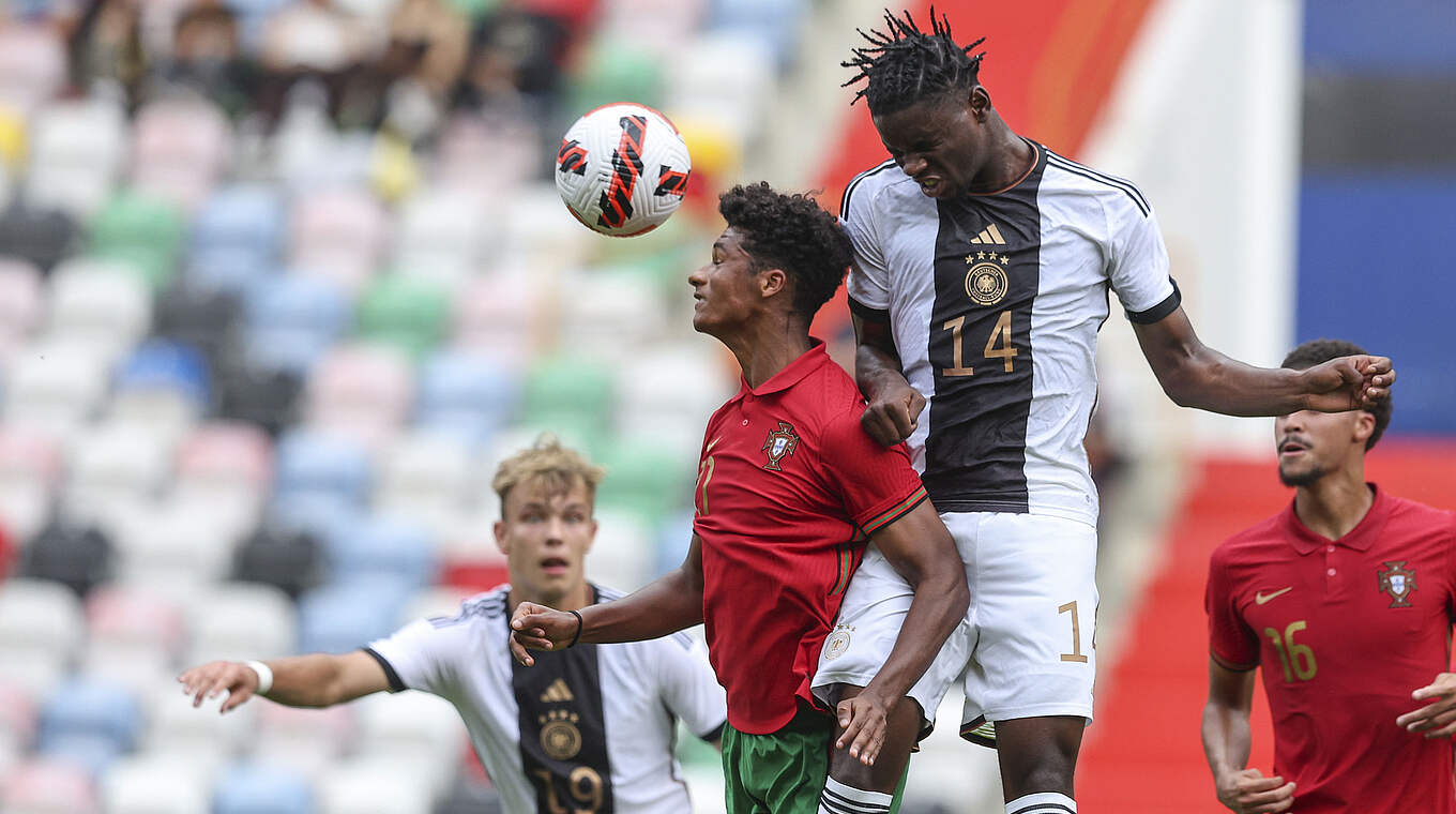 Enge Partie: die U 20 um Debütant Hendry Blank (Nr. 14) gegen Portugal © Getty Images