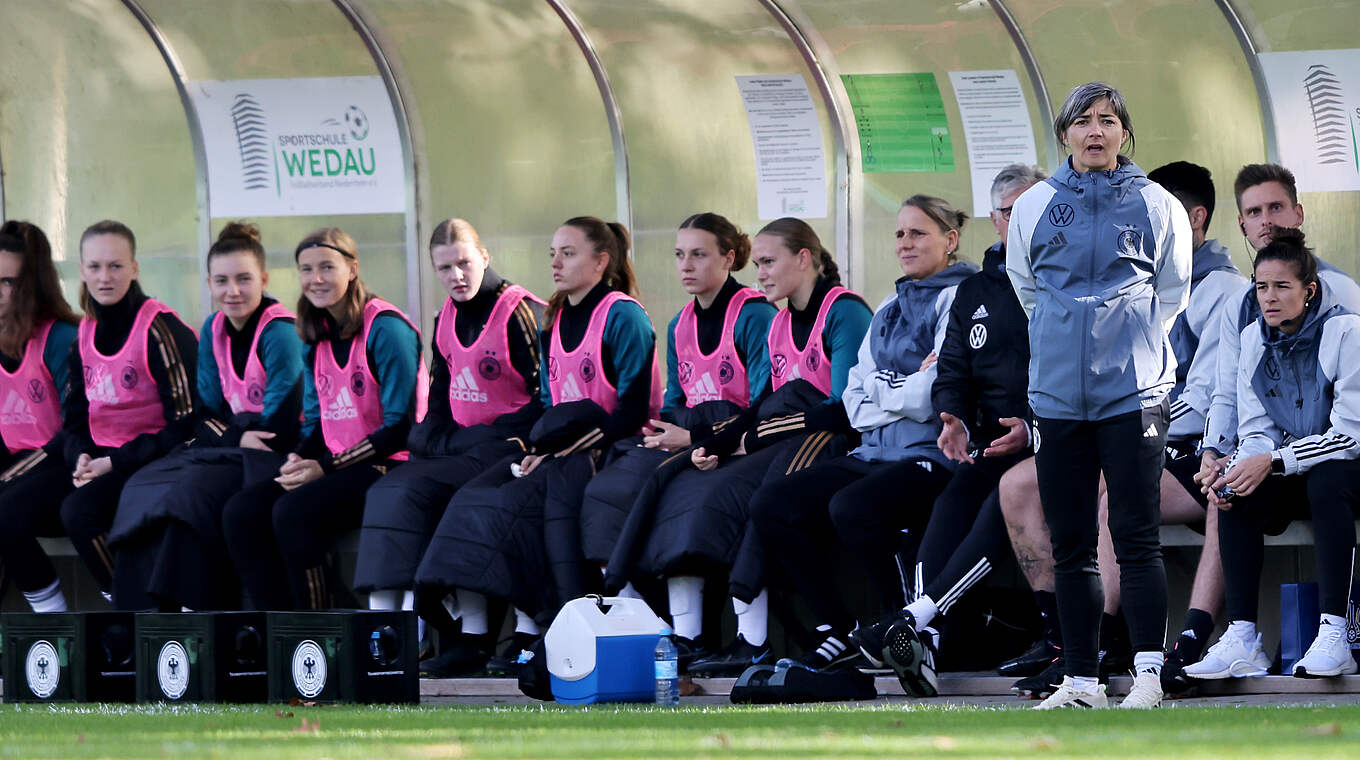 Coacht ihr Team zum Sieg: DFB-Trainerin Sabine Loderer © Getty Images