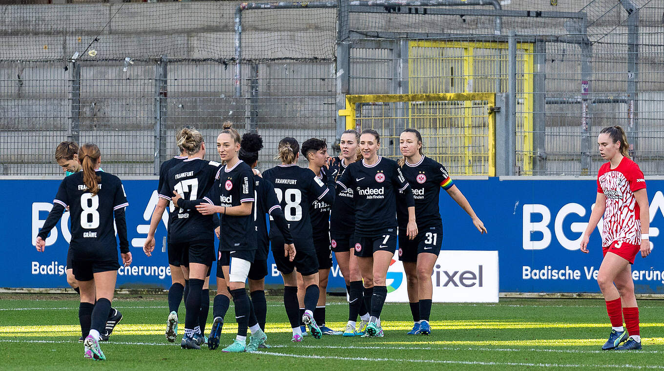 Siegt deutlich mit 4:0 beim SC Freiburg: Eintracht Frankfurt © Imago Images
