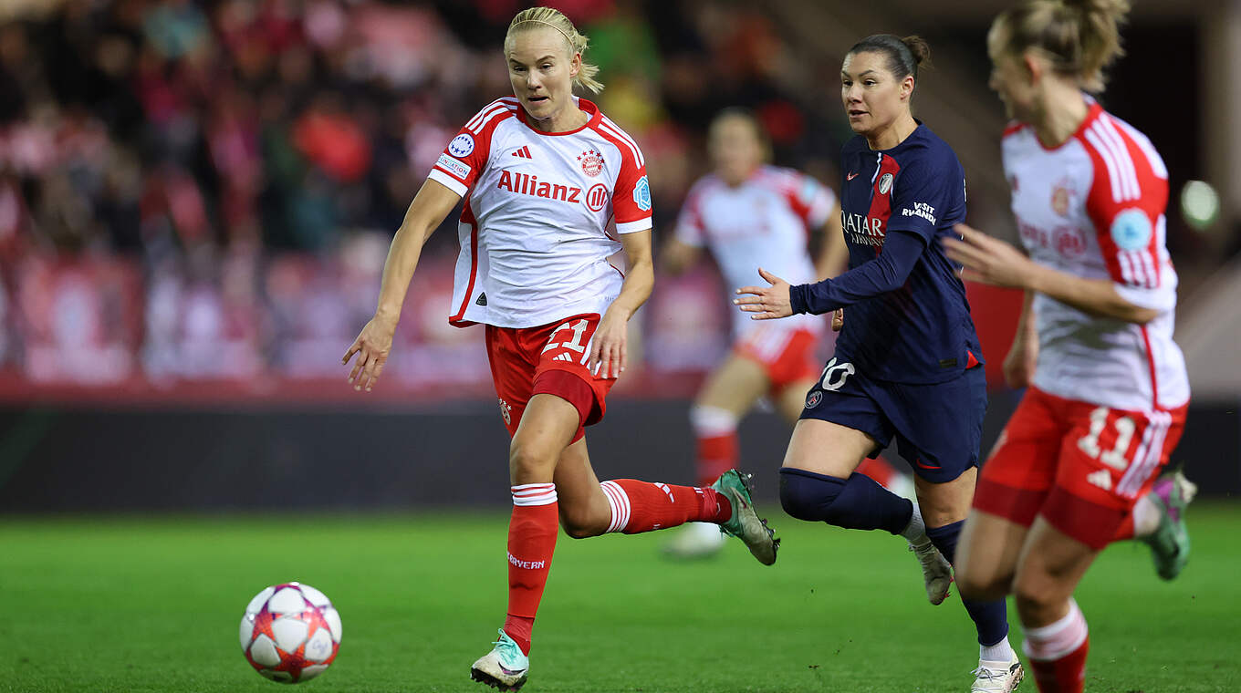 Tempovorteil: Pernille Harder läuft ihrer Gegenspielerin davon © Getty Images