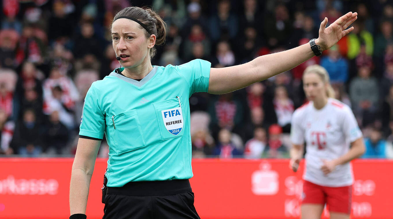 Steht vor dem 55. Einsatz in der Frauen-Bundesliga: FIFA-Referee Franziska Wildfeuer © IMAGO/Jürgen Schwarz