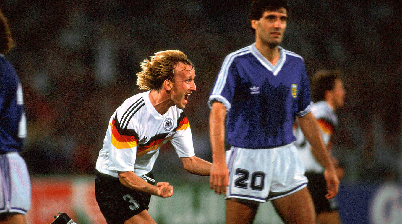 Acht Tore in 86 Länderspielen, das wichtigste im WM-Finale: Brehme (l.) 1990 in Rom © imago