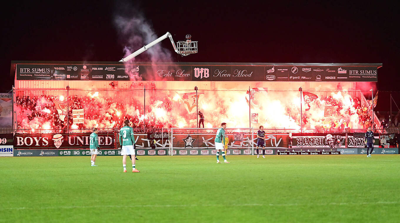 Pyrotechnik gezündet: Geldstrafe für den VfB Lübeck © IMAGO/Lobeca