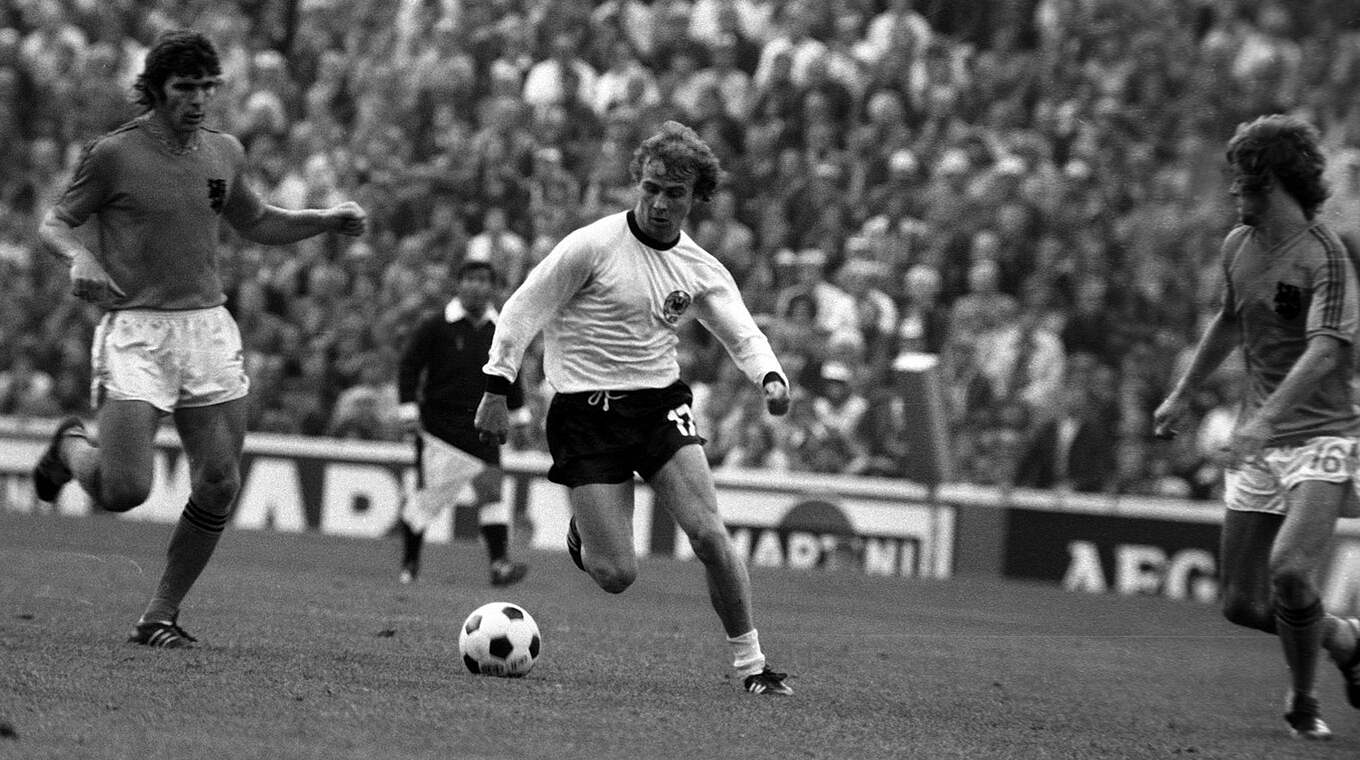 Weltmeister 1974, Vizeeuropameister 1976 und 40 Länderspiele: Bernd Hölzenbein (M.) © imago