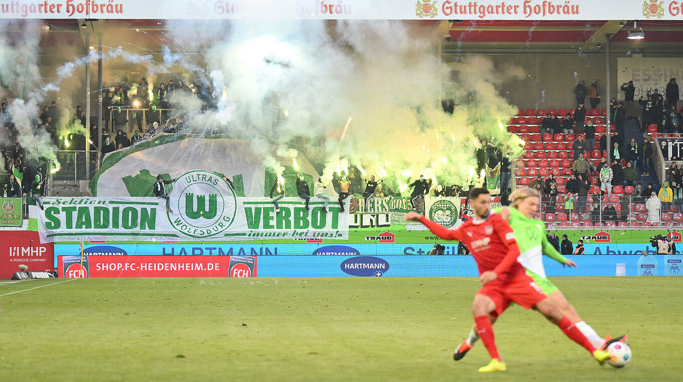 Pyrotechnik in Heidenheim gezündet: Der VfL Wolfsburg muss Geldstrafe zahlen © Getty Images