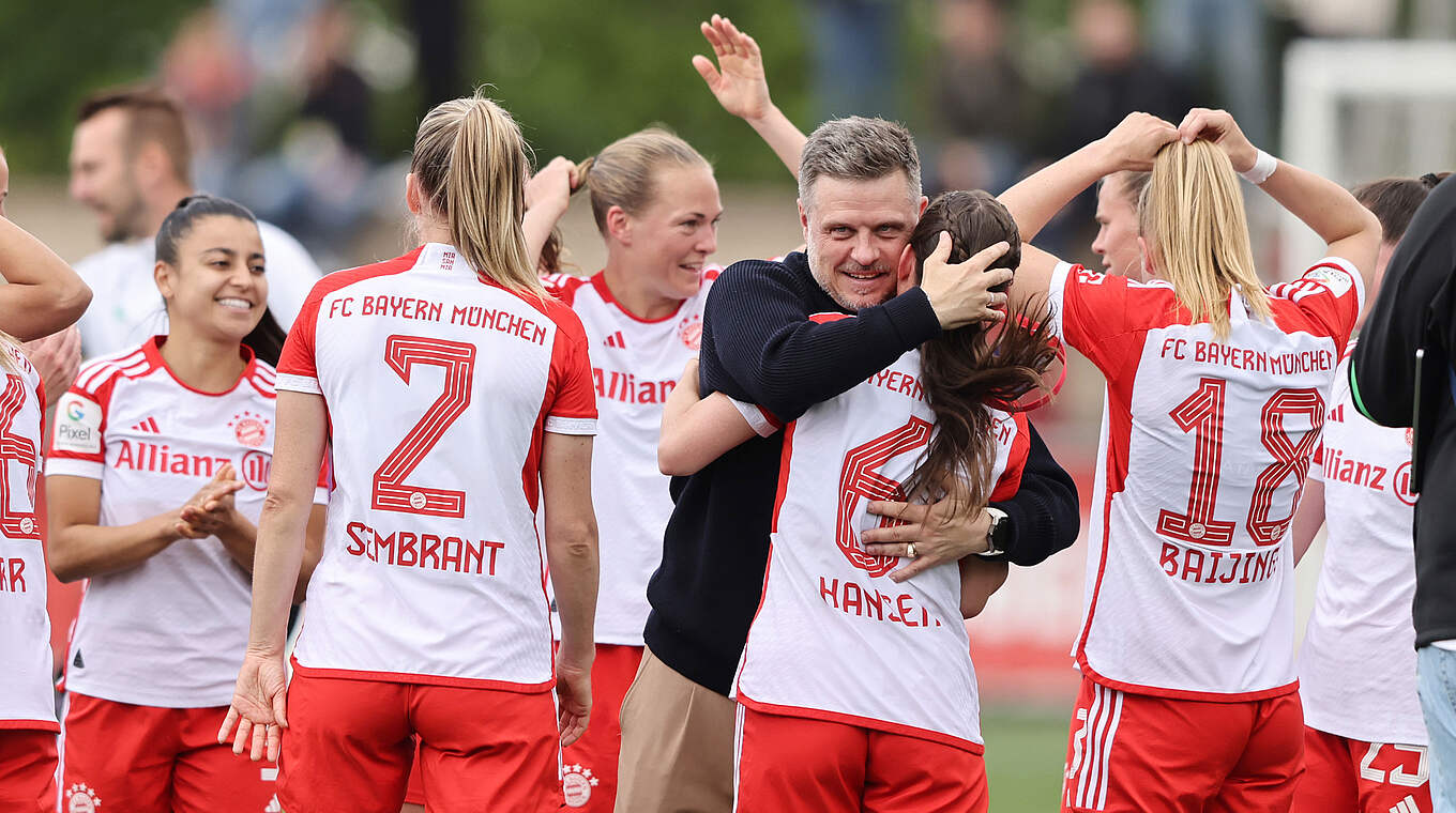 Trainer Straus lobt die Bayern-Frauen: "Die Mannschaft hat es fantastisch gemacht" © Getty Images
