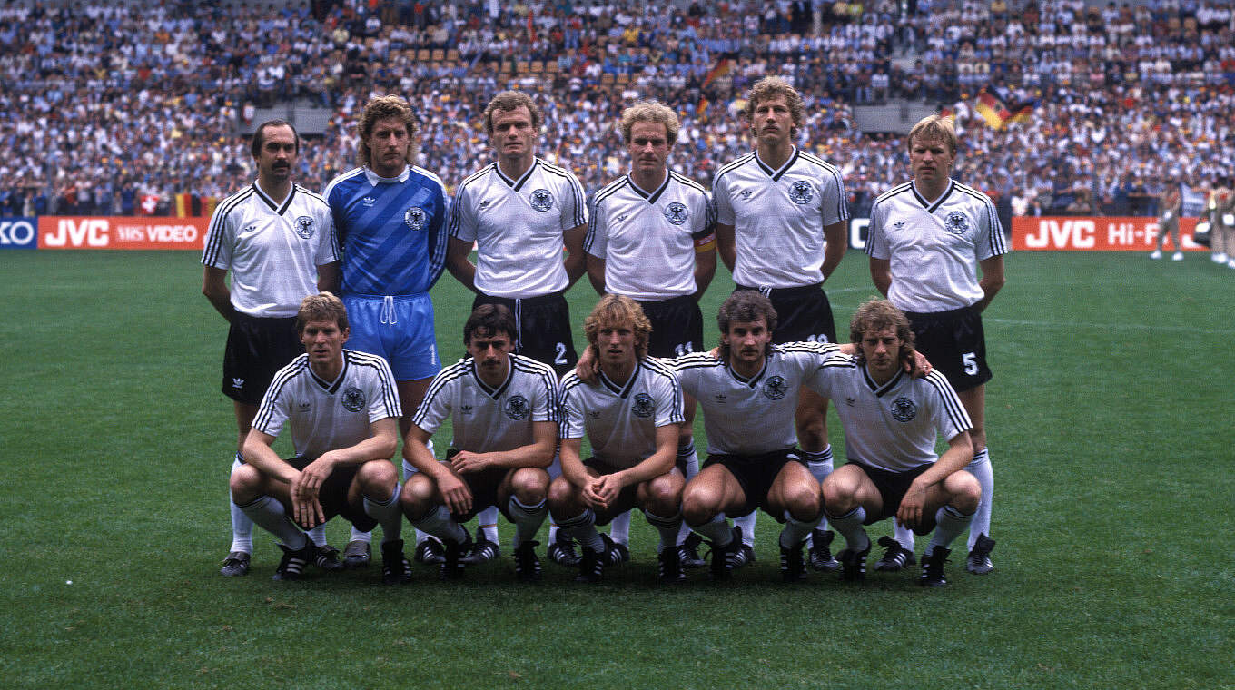 War Buchwalds (hinten, Zweiter von rechts) erstes großes Turnier: die EM 1984 © Imago Images