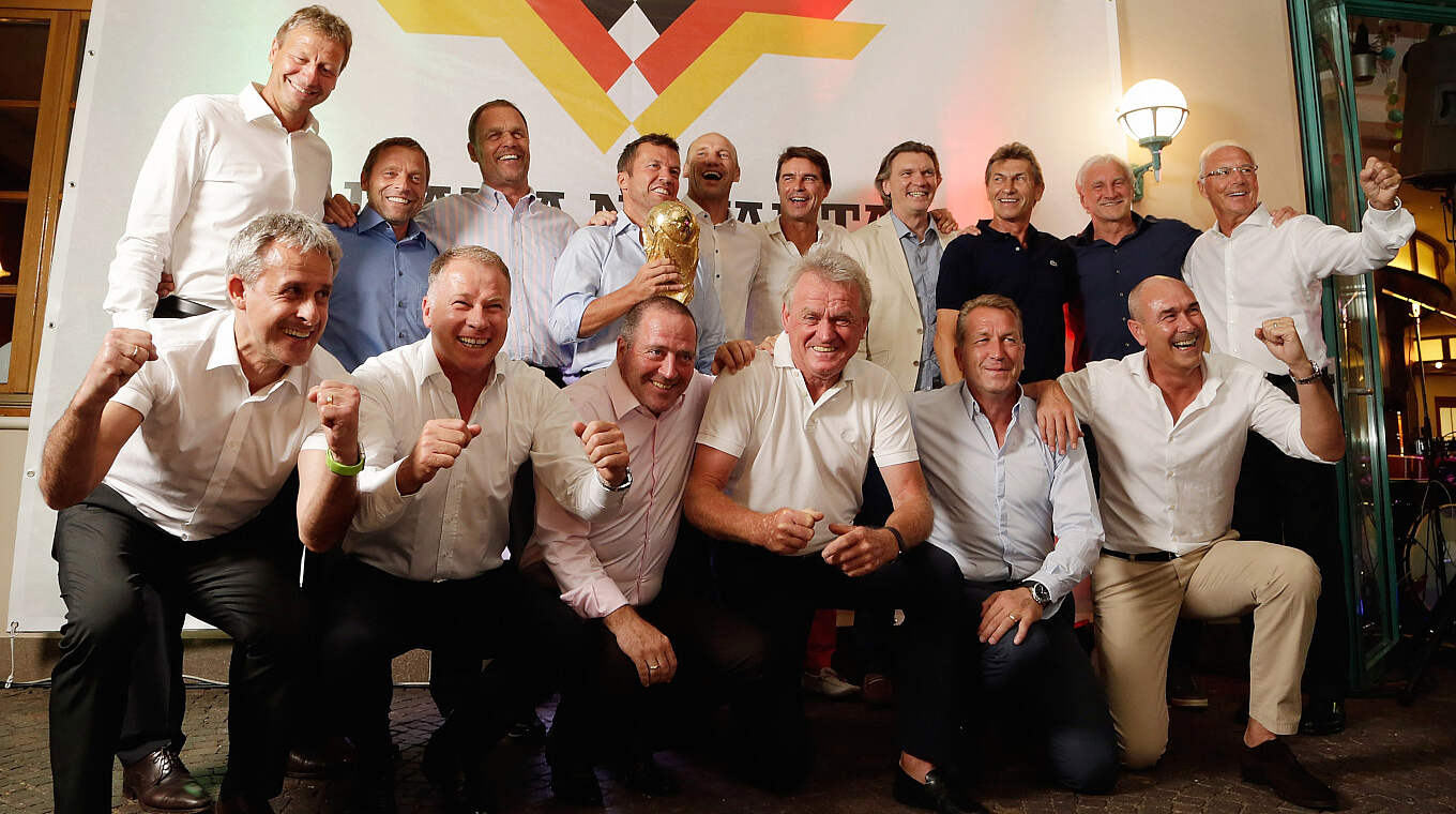 Wiedersehen der Weltmeister 25 Jahre nach dem Titelgewinn (Buchwald hinten links) © Picture Alliance/Ulmer
