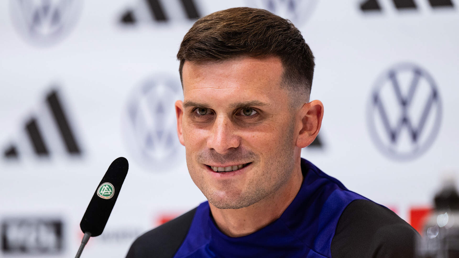  Groß: "Auf der Gewinnerstraße bleiben" 