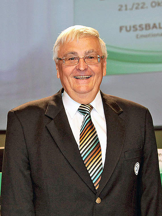 Unanimous vote for Dr. Zwanziger DFB Deutscher FußballBund e.V.