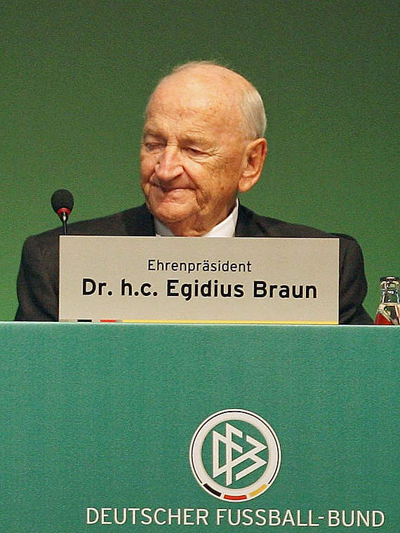 DFB Stiftung Egidius Braun Spendet 30 000 Euro DFB Deutscher 