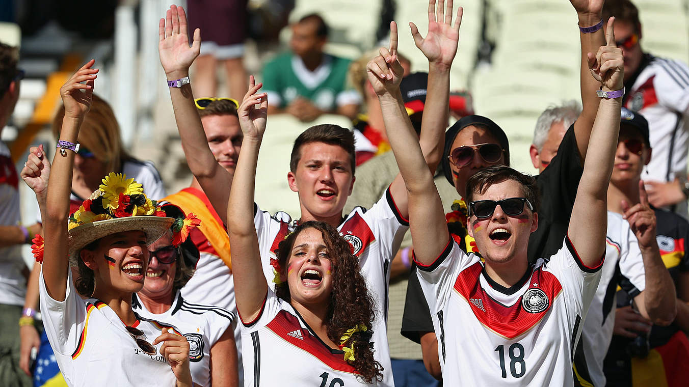 DFBTeam und Fans Gemeinsam ins Halbfinale DFB Deutscher Fußball