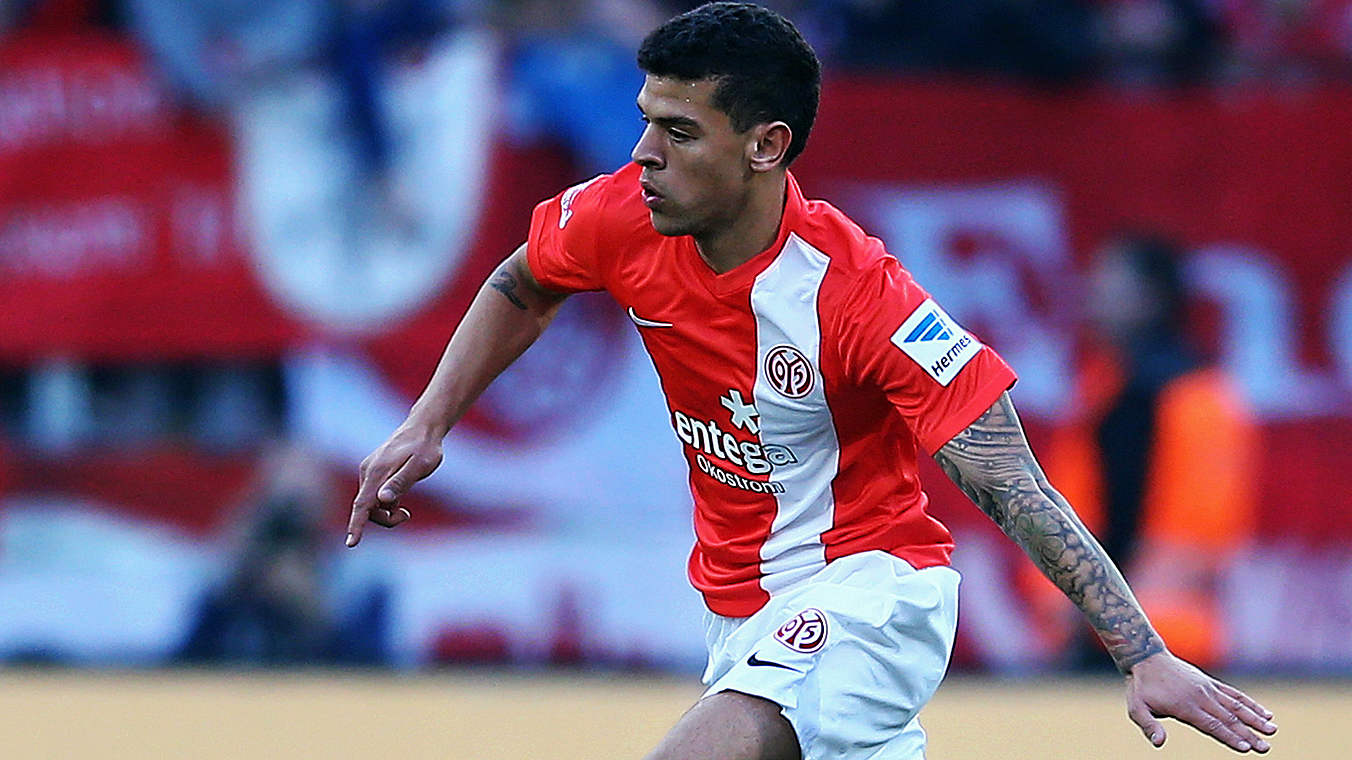 FC Augsburg holt U 21Nationalspieler Shawn Parker DFB Deutscher