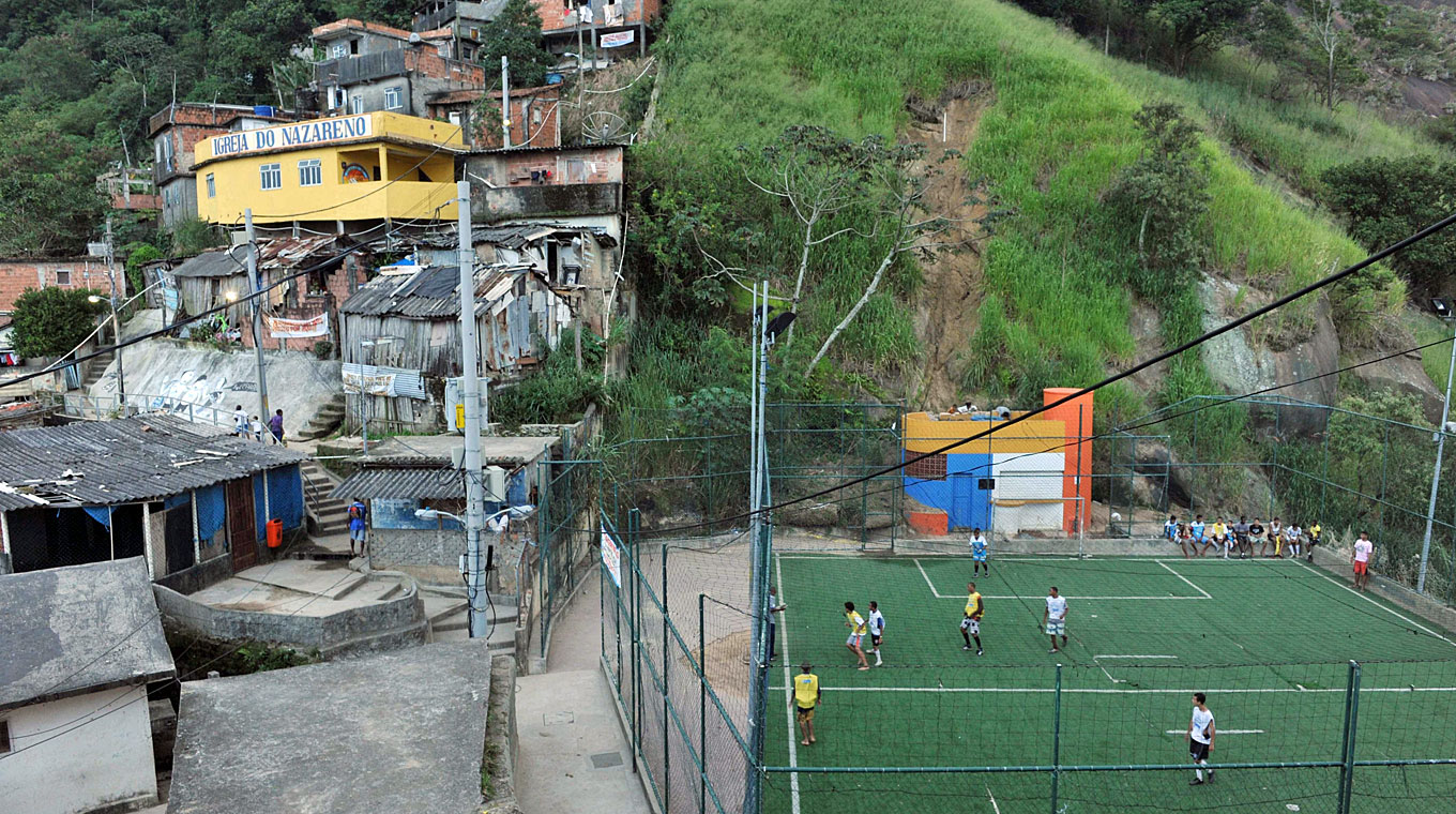 fu-ball-in-den-favelas-der-traum-vom-weg-aus-der-armut-dfb