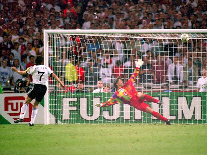 DFB-TV: Auf Zeitreise mit Andreas Möller - die EM 1996 ...