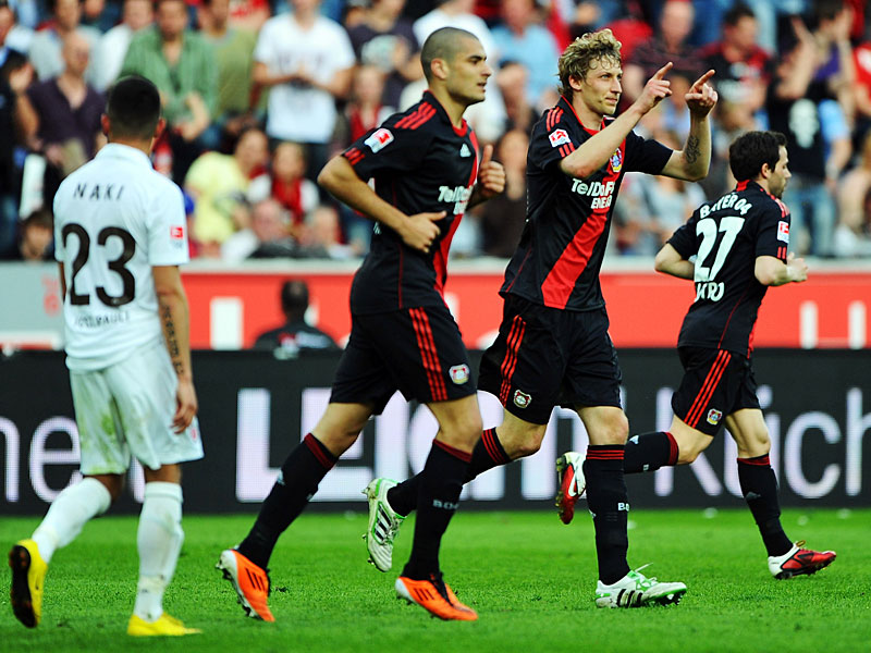 Leverkusen cut Dortmund's lead, Gladbach win 5-1 in ...
