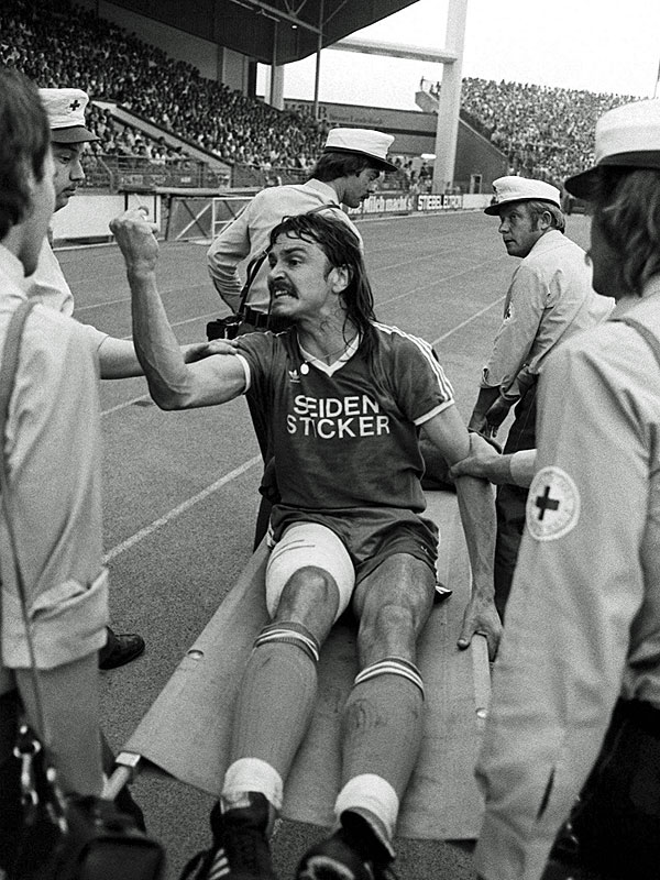 Die DFBWochenschau Mills Malheur und Lienens Leiden DFB